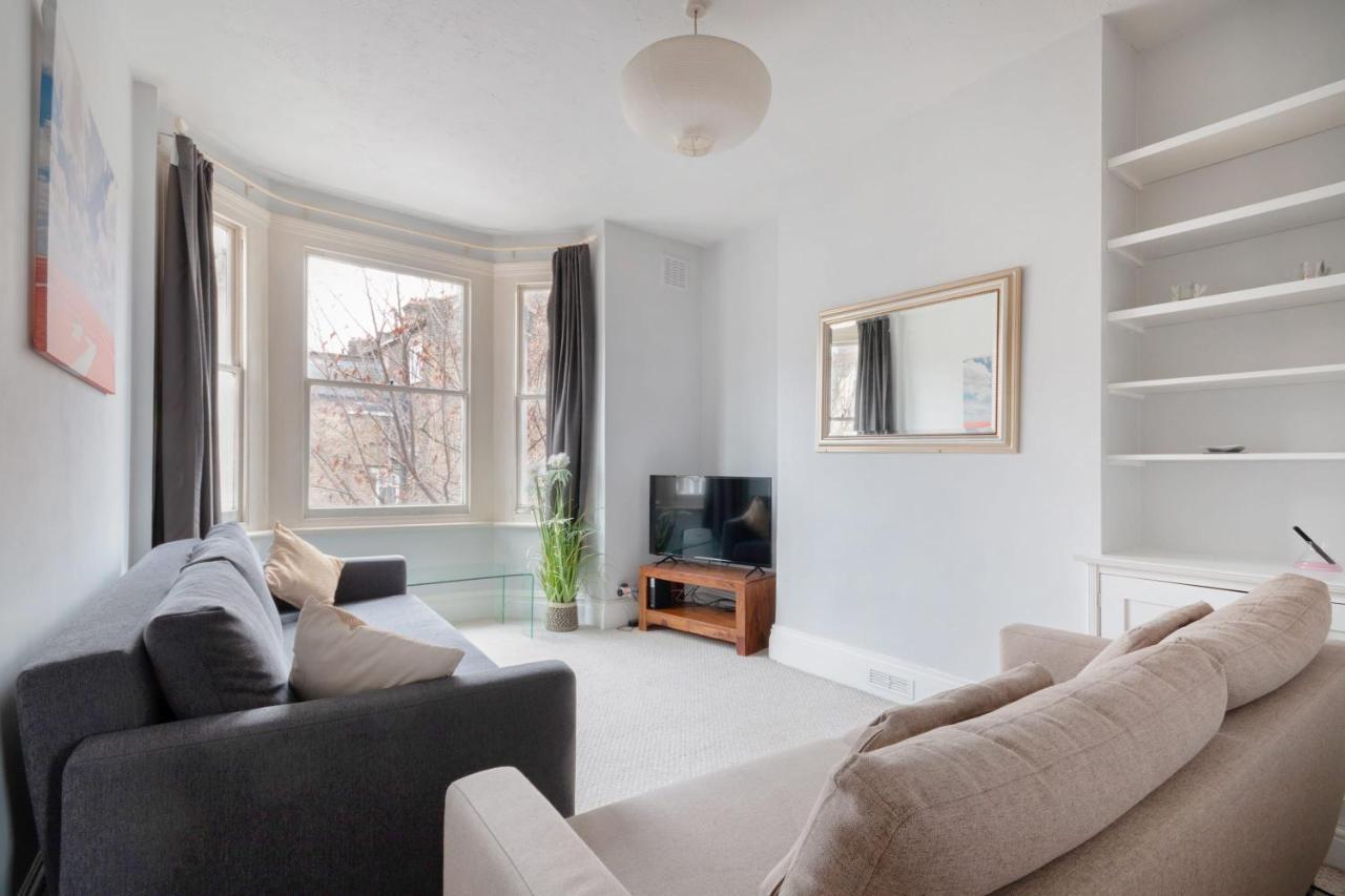 1 Bed Clapham Junction Apartment Лондон Экстерьер фото